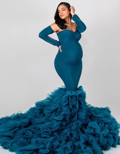 Load image into Gallery viewer, Chic Mermaid Maternity Robe – Off-Shoulder Sweetheart Photo Shoot Gown
