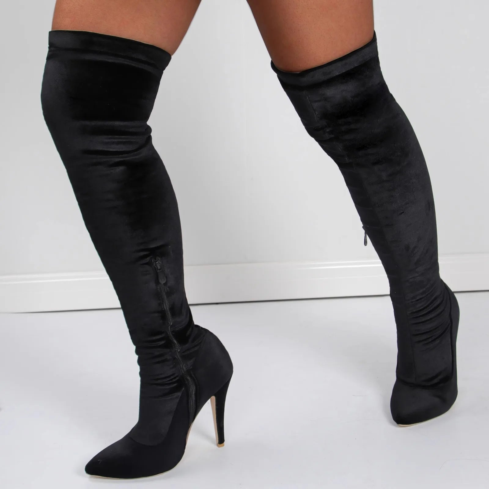 Velvet Elegance: Over-the-Knee Heeled Boots for Sophisticated Glamour