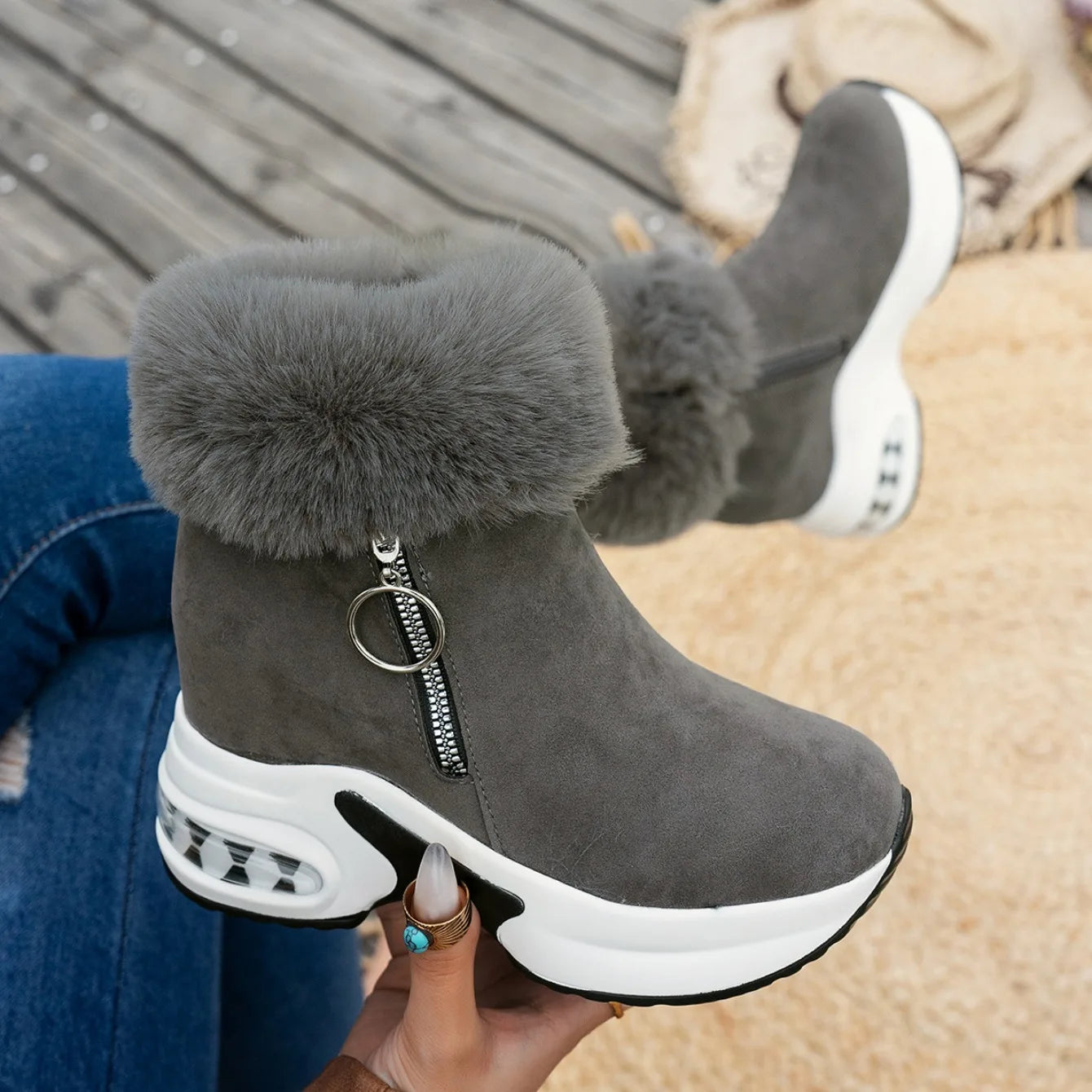 Cozy Luxe: Winter Warm Sneakers with Fluffy Comfort & Style