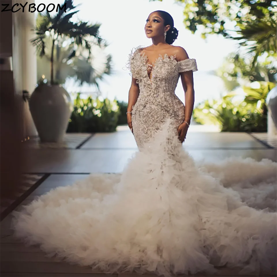 Radiant Elegance – Customized Luxury V-Neck Crystal Mermaid Wedding Gown