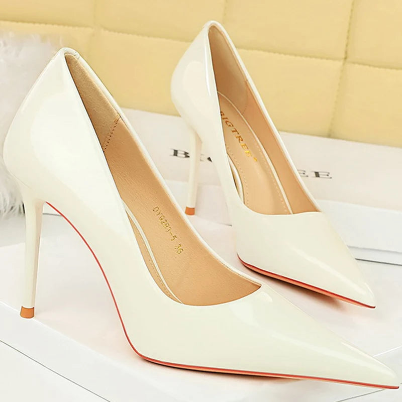 Timeless Elegance: 9.5cm Glossy Stiletto Heels for Every Occasion