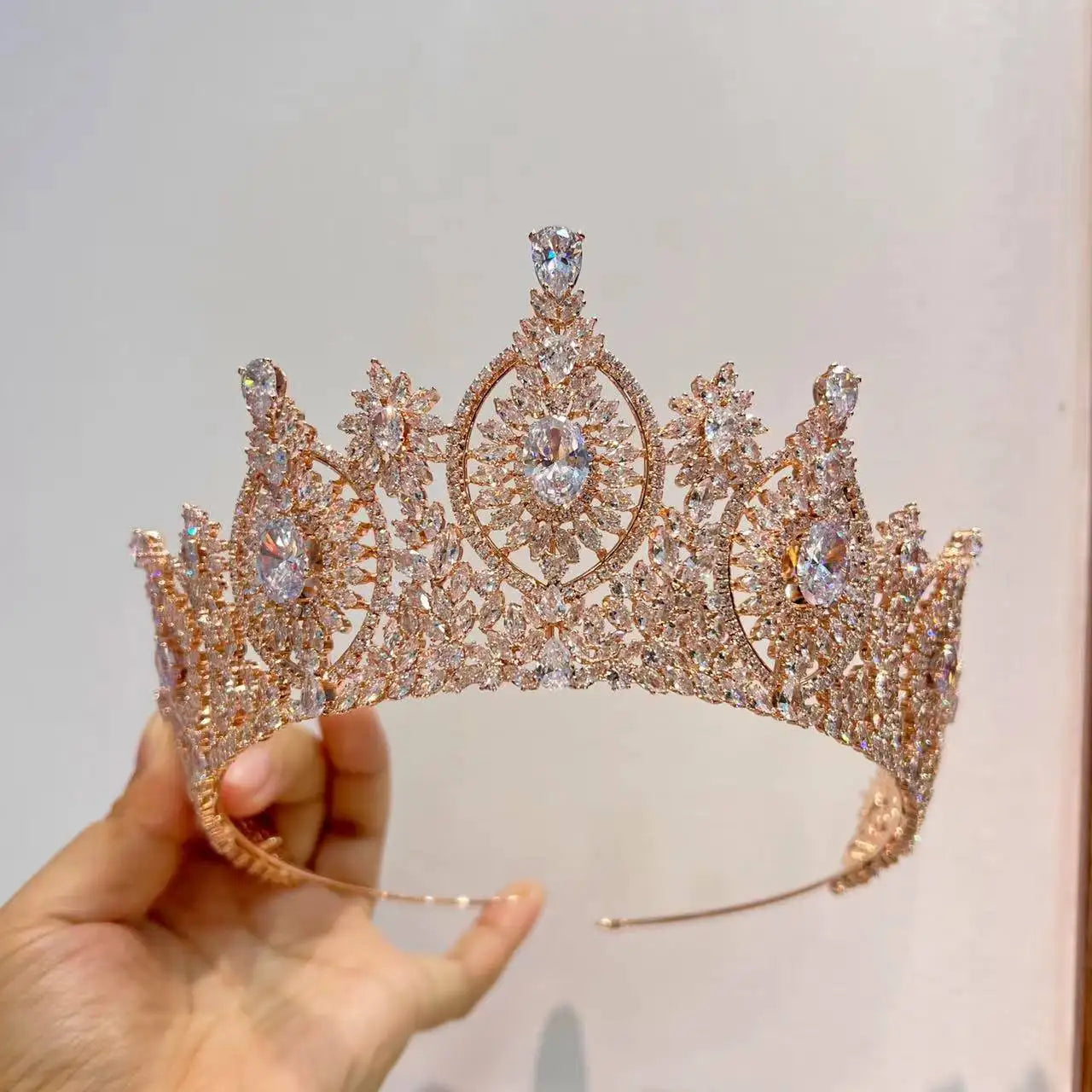 Regal Elegance Luxury Bridal Crown – Cubic Zirconia Crystal Queen Tiara for Weddings & Prom