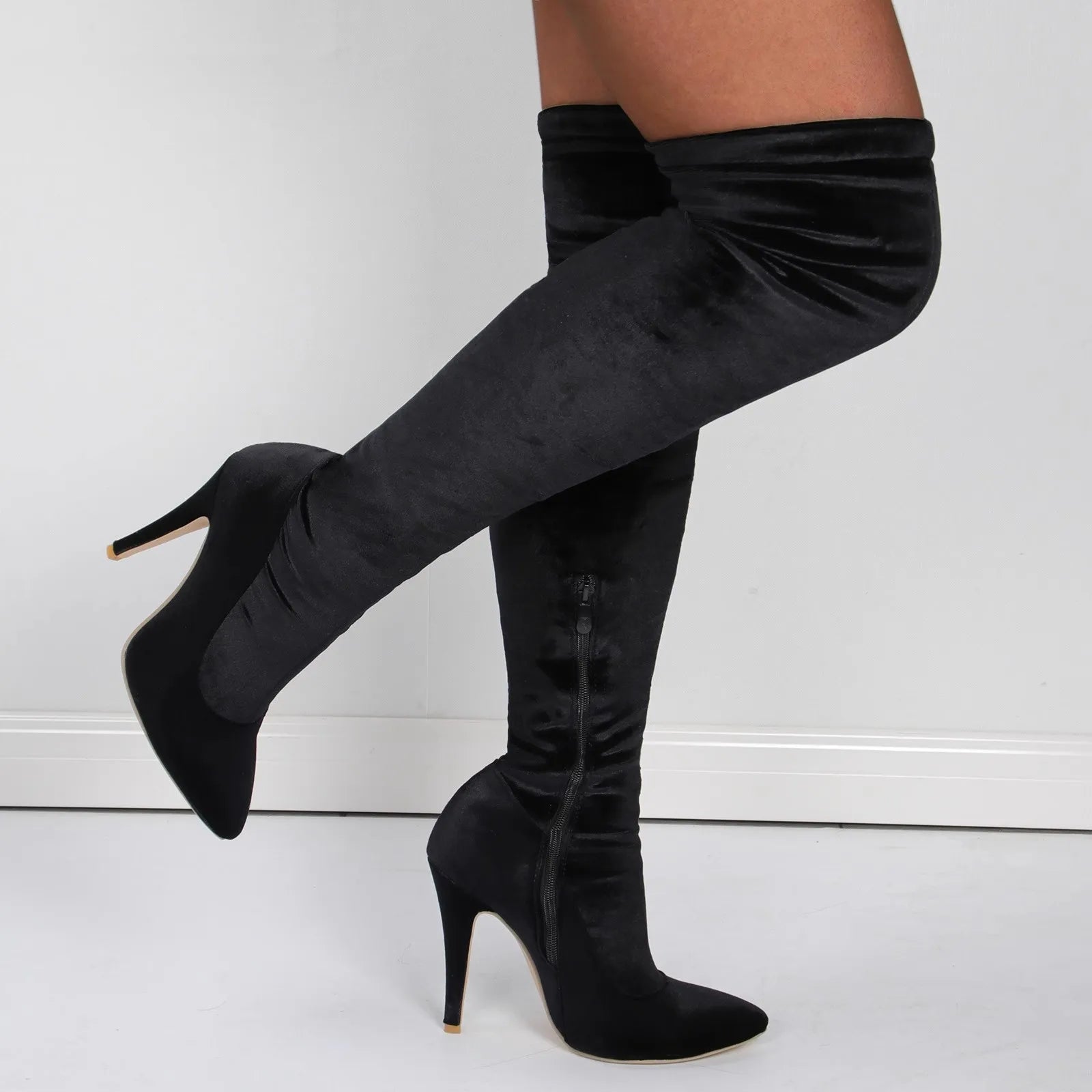 Velvet Elegance: Over-the-Knee Heeled Boots for Sophisticated Glamour